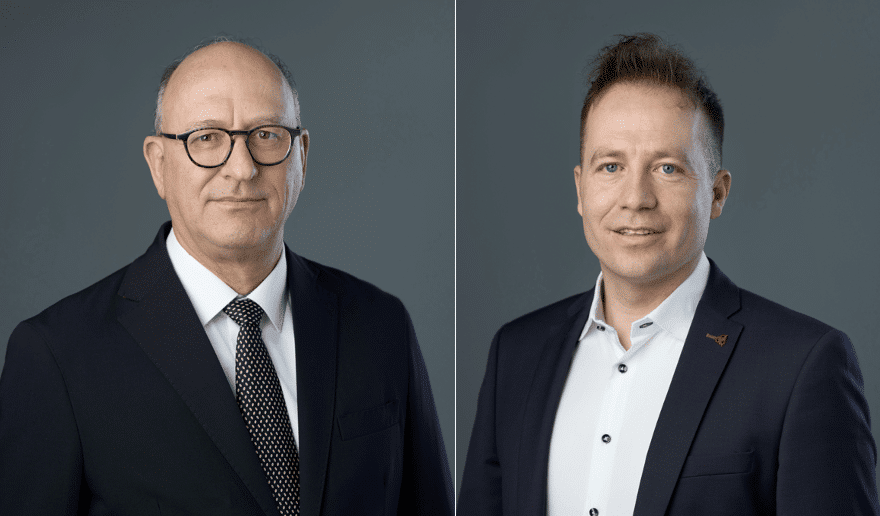 BWV Versicherungsbroker AG Liechtenstein wird Teil der Howden Gruppe. Li. Manfred Wanger, Howden Liechtenstein, re. Stefan Büchel, Geschäftsleitungsmitglied Howden.