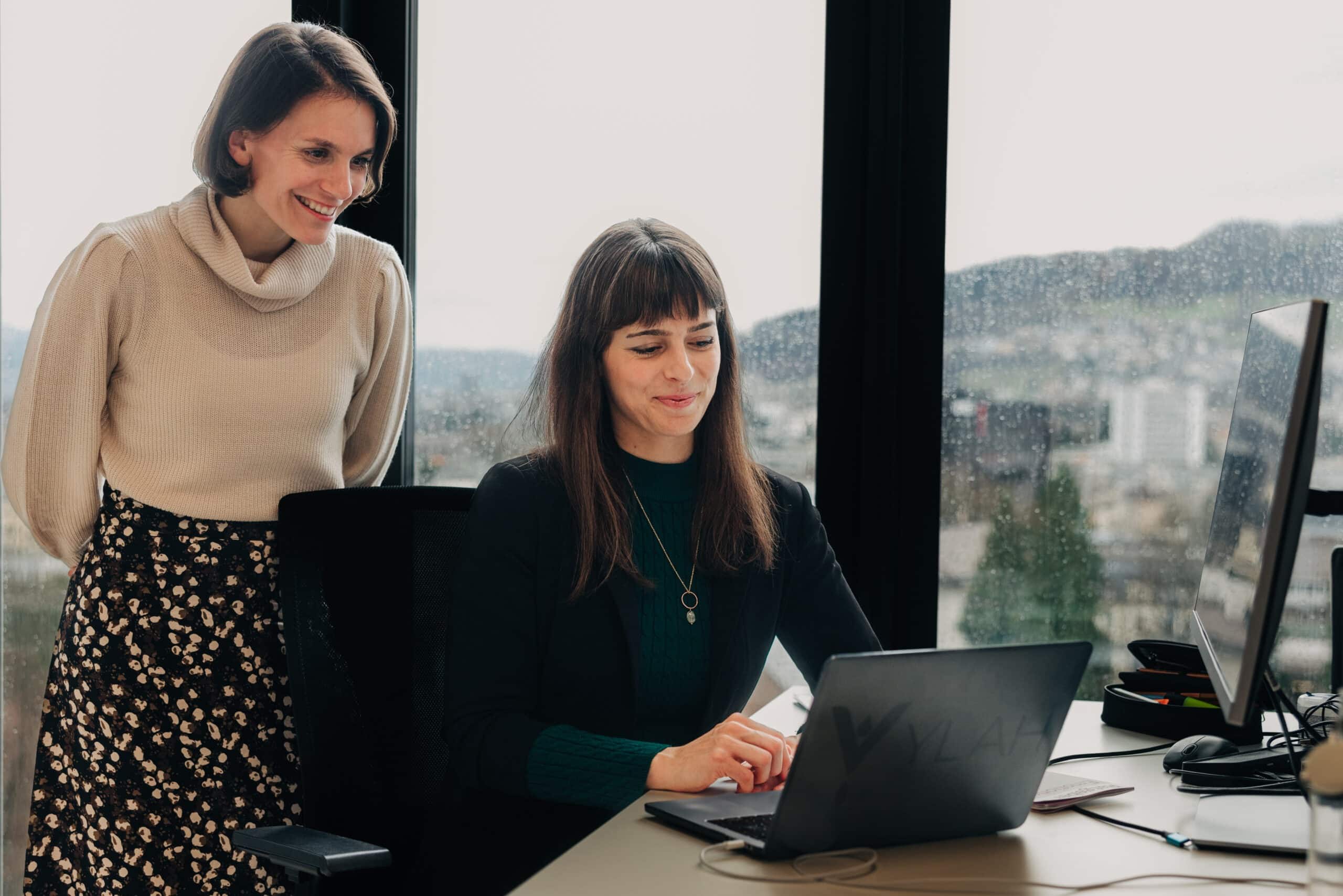 YLAH-Gründerin und Psychologin Florence von Gunten (re.).