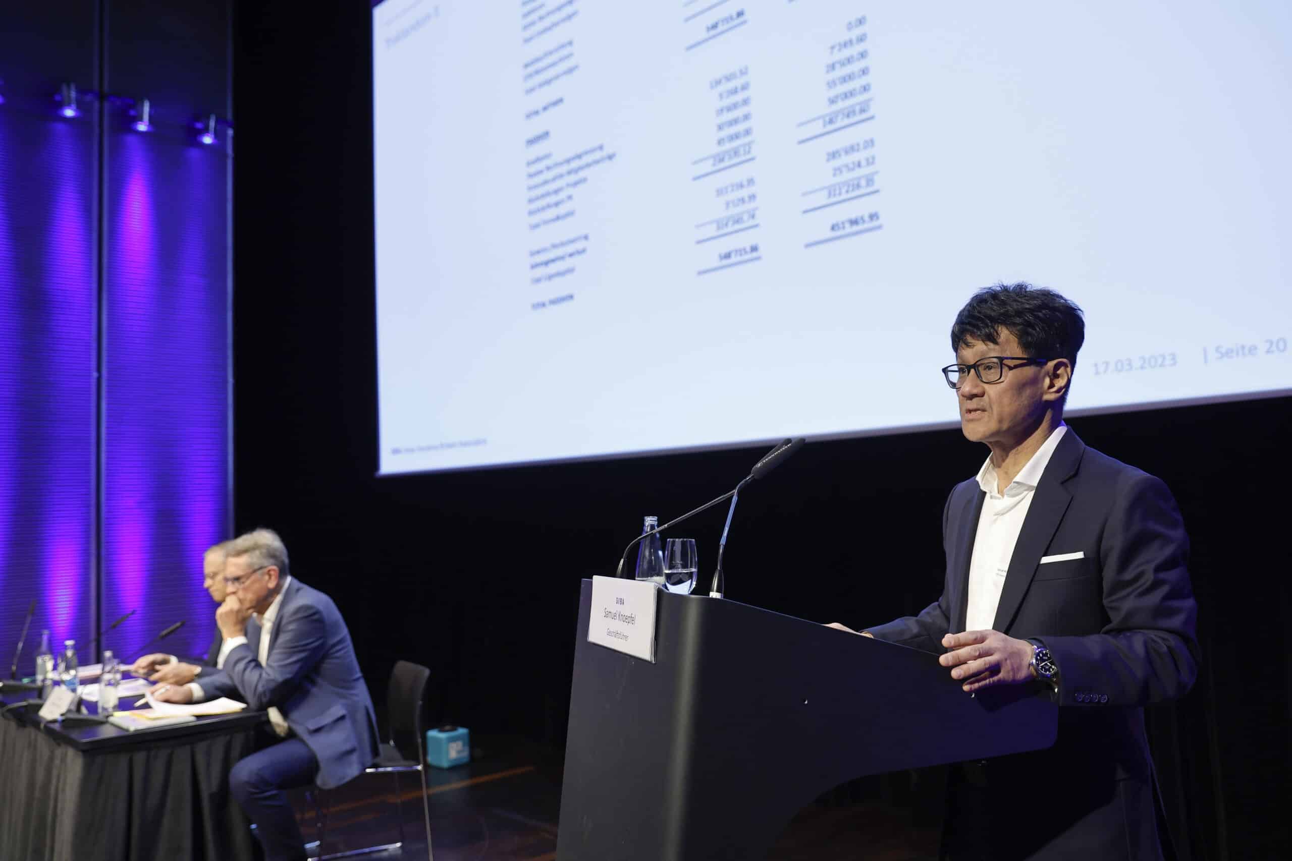 SIBA: Samuel Knopfel, Geschäftsführer, im Vordergrund und Markus Lehmann, Präsident, im Hintergrund anlässlich der letztjährigen GV.