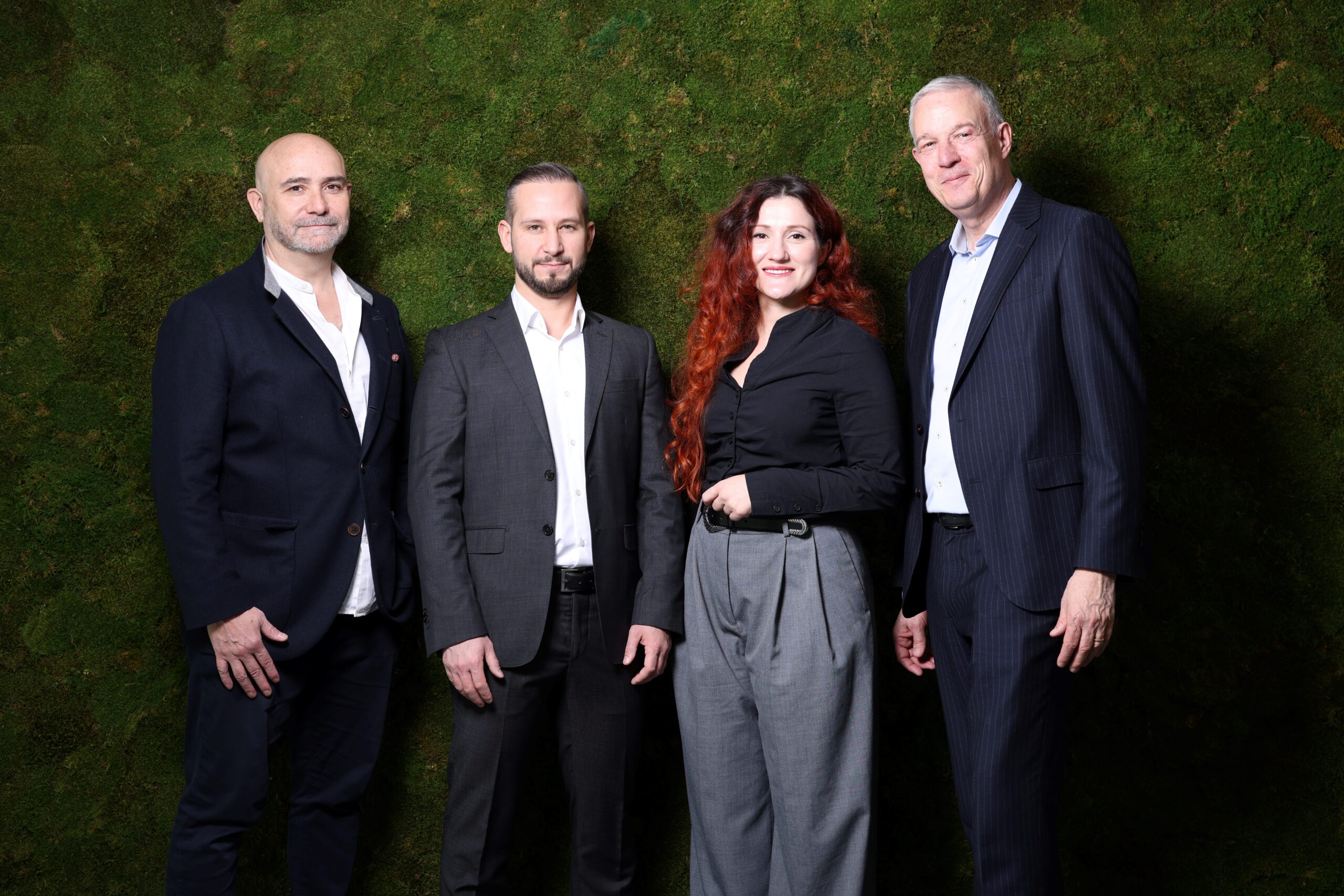 Pax und Awina: von links nach rechts: Gogo Schumacher, Präsident des Verwaltungsrates & Co-Founder von Awina, Cem Özbek, Projektleiter Vertriebsentwicklung bei Pax, Drenushe Shala, CEO & Co-Founder von Awina, und Daniel Mutz, Leiter Vertrieb & Marketing von Pax.