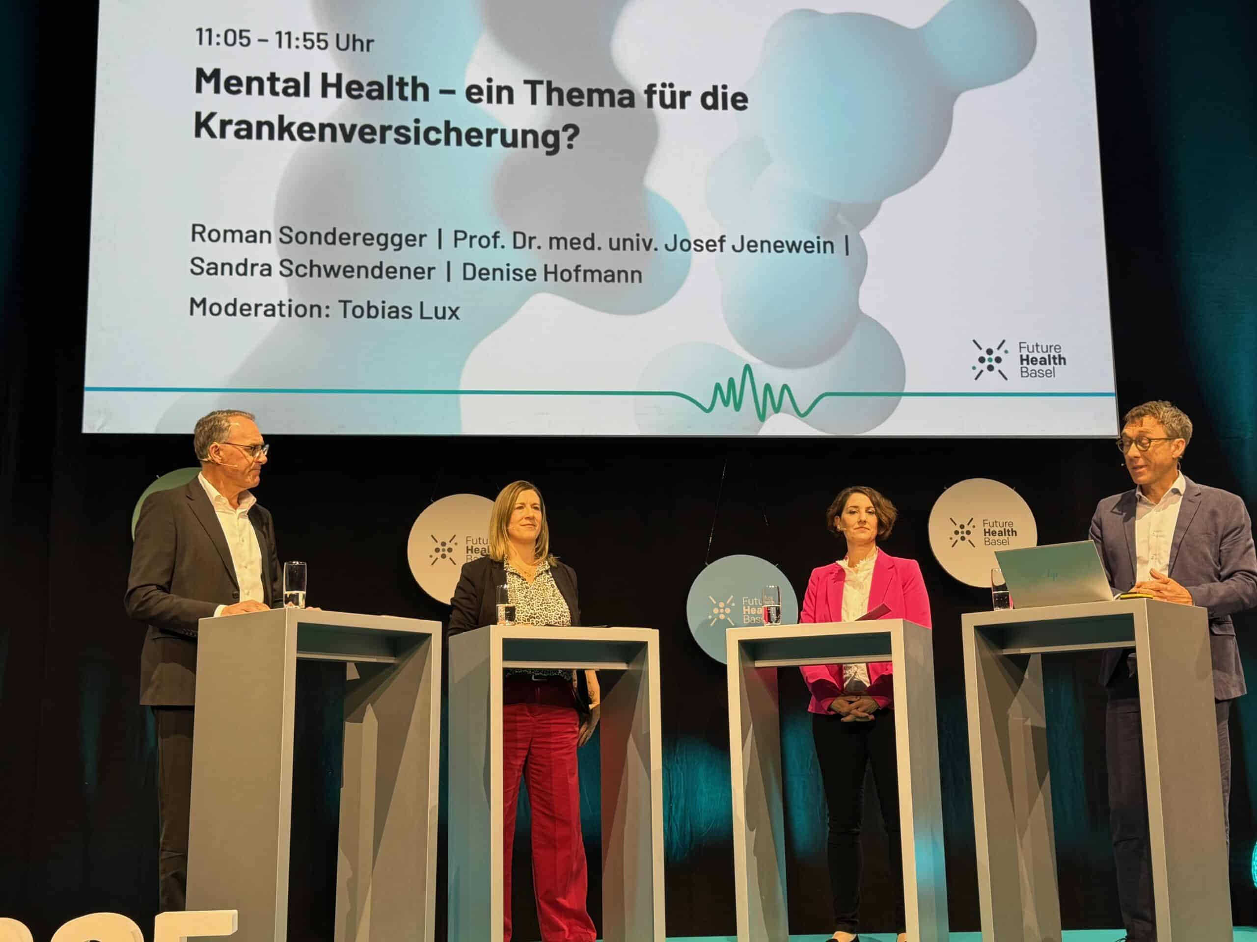 Burnout hat viele Gesichter: V.l.n.r.: Prof. Dr. univ. Josef Jenewein (ärztlicher Direktor Privatklinik Hohenegg), Denise Hofmann (Coach & Beraterin für Wellbeing und Mental Health) und Sandra Schwendener (Leiterin Health & Diversity Management bei Helsana) und wurden von Tobias Lux (Leiter Unternehmenskommunikation bei Helsana) befragt.